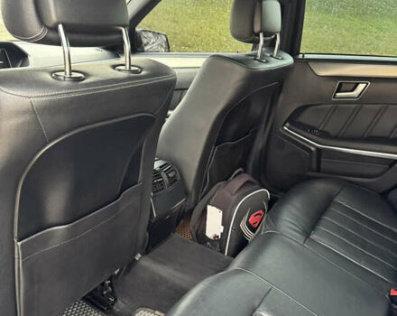 Черный Мерседес Е-Класс, объемом двигателя 2.14 л и пробегом 267 тыс. км за 18500 $, фото 12 на Automoto.ua