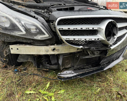 Черный Мерседес Е-Класс, объемом двигателя 2.14 л и пробегом 140 тыс. км за 11000 $, фото 2 на Automoto.ua