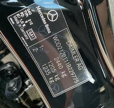 Черный Мерседес Е-Класс, объемом двигателя 2.1 л и пробегом 95 тыс. км за 24500 $, фото 18 на Automoto.ua