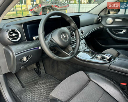 Черный Мерседес Е-Класс, объемом двигателя 2 л и пробегом 186 тыс. км за 28900 $, фото 6 на Automoto.ua