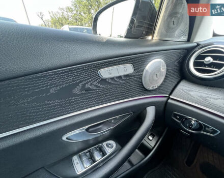 Черный Мерседес Е-Класс, объемом двигателя 2 л и пробегом 186 тыс. км за 28900 $, фото 15 на Automoto.ua