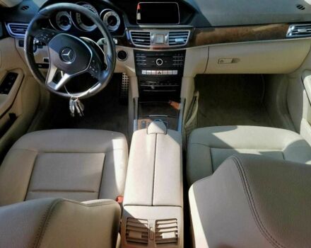 Черный Мерседес Е-Класс, объемом двигателя 2.1 л и пробегом 72 тыс. км за 4000 $, фото 7 на Automoto.ua