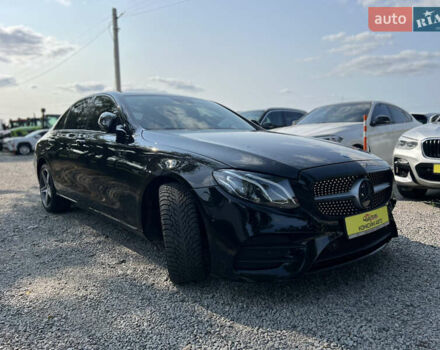 Черный Мерседес Е-Класс, объемом двигателя 2 л и пробегом 186 тыс. км за 28900 $, фото 1 на Automoto.ua