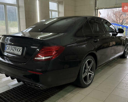Черный Мерседес Е-Класс, объемом двигателя 1.95 л и пробегом 187 тыс. км за 27900 $, фото 3 на Automoto.ua
