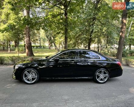 Черный Мерседес Е-Класс, объемом двигателя 2 л и пробегом 143 тыс. км за 29500 $, фото 1 на Automoto.ua