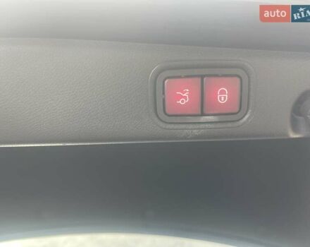 Черный Мерседес Е-Класс, объемом двигателя 1.99 л и пробегом 75 тыс. км за 29000 $, фото 20 на Automoto.ua