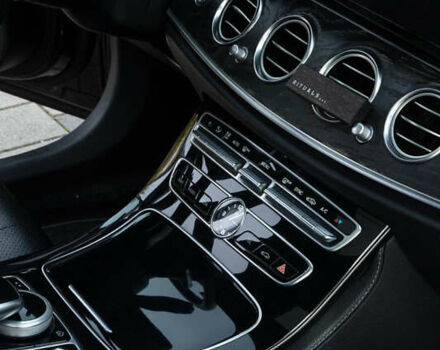 Чорний Мерседес Е-Клас, об'ємом двигуна 1.99 л та пробігом 100 тис. км за 23499 $, фото 23 на Automoto.ua