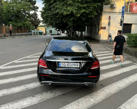 Черный Мерседес Е-Класс, объемом двигателя 1.95 л и пробегом 270 тыс. км за 26000 $, фото 5 на Automoto.ua