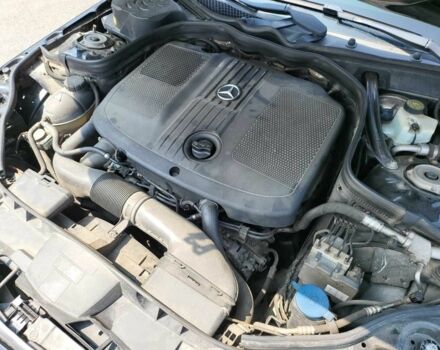 Черный Мерседес Е-Класс, объемом двигателя 2.2 л и пробегом 175 тыс. км за 6500 $, фото 5 на Automoto.ua