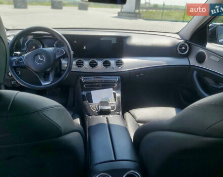 Черный Мерседес Е-Класс, объемом двигателя 2 л и пробегом 387 тыс. км за 24000 $, фото 8 на Automoto.ua