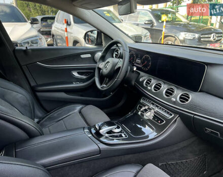 Черный Мерседес Е-Класс, объемом двигателя 2 л и пробегом 186 тыс. км за 28900 $, фото 7 на Automoto.ua