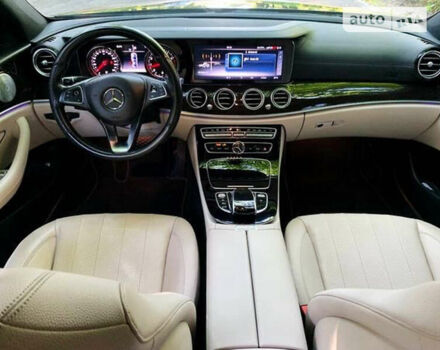 Черный Мерседес Е-Класс, объемом двигателя 2 л и пробегом 143 тыс. км за 29500 $, фото 11 на Automoto.ua