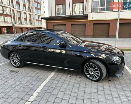 Чорний Мерседес Е-Клас, об'ємом двигуна 1.95 л та пробігом 250 тис. км за 30000 $, фото 1 на Automoto.ua