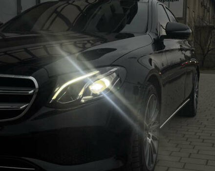 Черный Мерседес Е-Класс, объемом двигателя 1.95 л и пробегом 265 тыс. км за 29000 $, фото 2 на Automoto.ua