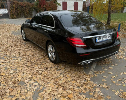 Черный Мерседес Е-Класс, объемом двигателя 1.95 л и пробегом 248 тыс. км за 25500 $, фото 5 на Automoto.ua