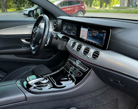 Черный Мерседес Е-Класс, объемом двигателя 2.99 л и пробегом 250 тыс. км за 33333 $, фото 12 на Automoto.ua