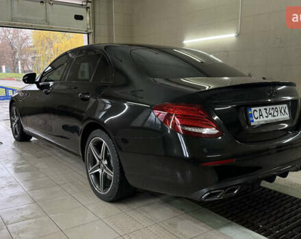 Черный Мерседес Е-Класс, объемом двигателя 1.95 л и пробегом 187 тыс. км за 27900 $, фото 4 на Automoto.ua