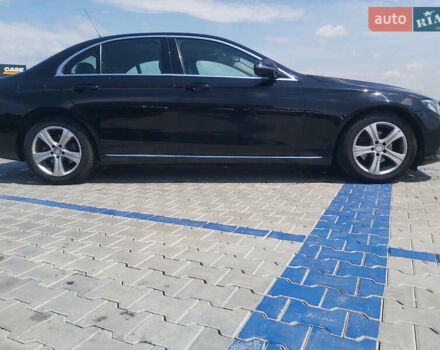 Черный Мерседес Е-Класс, объемом двигателя 2 л и пробегом 387 тыс. км за 24000 $, фото 2 на Automoto.ua