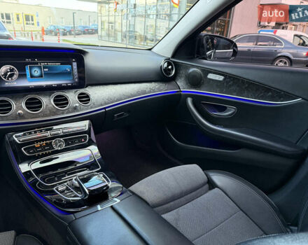 Чорний Мерседес Е-Клас, об'ємом двигуна 2 л та пробігом 310 тис. км за 23000 $, фото 7 на Automoto.ua