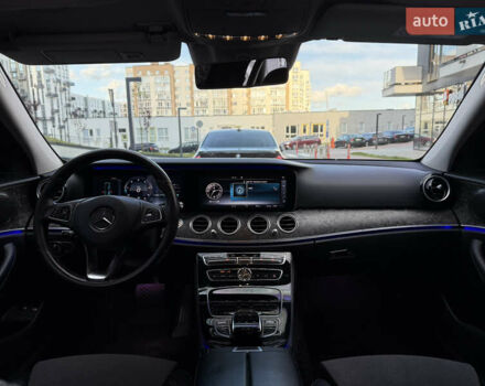 Чорний Мерседес Е-Клас, об'ємом двигуна 2 л та пробігом 310 тис. км за 23000 $, фото 11 на Automoto.ua