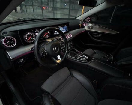 Черный Мерседес Е-Класс, объемом двигателя 1.95 л и пробегом 265 тыс. км за 29000 $, фото 16 на Automoto.ua