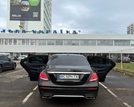 Чорний Мерседес Е-Клас, об'ємом двигуна 1.99 л та пробігом 100 тис. км за 23499 $, фото 9 на Automoto.ua