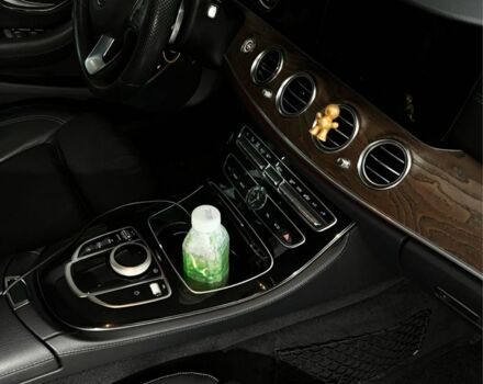 Чорний Мерседес Е-Клас, об'ємом двигуна 2 л та пробігом 360 тис. км за 30000 $, фото 1 на Automoto.ua