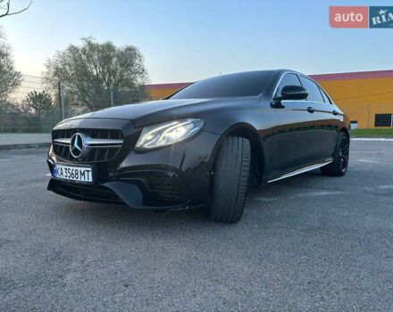 Черный Мерседес Е-Класс, объемом двигателя 1.95 л и пробегом 225 тыс. км за 27777 $, фото 5 на Automoto.ua