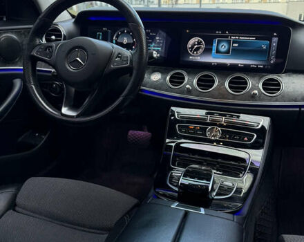 Чорний Мерседес Е-Клас, об'ємом двигуна 2 л та пробігом 310 тис. км за 23000 $, фото 5 на Automoto.ua