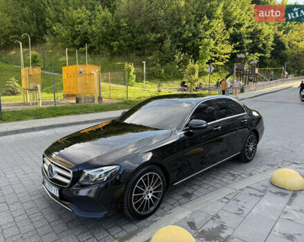 Чорний Мерседес Е-Клас, об'ємом двигуна 2 л та пробігом 310 тис. км за 23000 $, фото 4 на Automoto.ua