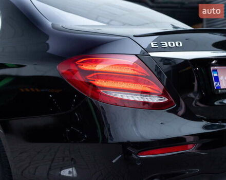 Черный Мерседес Е-Класс, объемом двигателя 2 л и пробегом 184 тыс. км за 26300 $, фото 9 на Automoto.ua