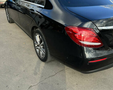 Чорний Мерседес Е-Клас, об'ємом двигуна 2 л та пробігом 216 тис. км за 27000 $, фото 3 на Automoto.ua