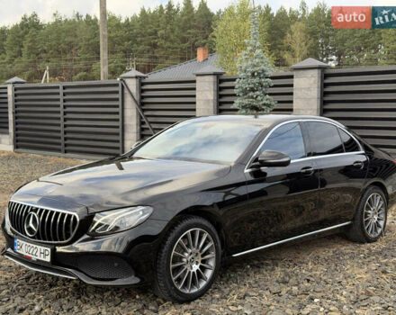 Черный Мерседес Е-Класс, объемом двигателя 2 л и пробегом 197 тыс. км за 29999 $, фото 6 на Automoto.ua