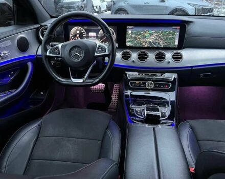 Черный Мерседес Е-Класс, объемом двигателя 0 л и пробегом 128 тыс. км за 25000 $, фото 7 на Automoto.ua