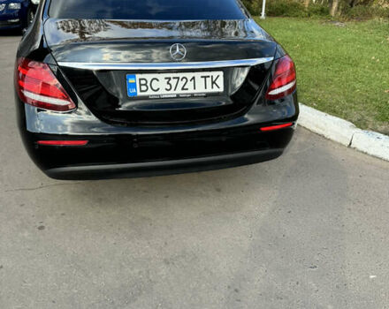 Чорний Мерседес Е-Клас, об'ємом двигуна 2 л та пробігом 216 тис. км за 27000 $, фото 4 на Automoto.ua