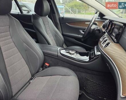 Черный Мерседес Е-Класс, объемом двигателя 1.95 л и пробегом 28 тыс. км за 37000 $, фото 16 на Automoto.ua