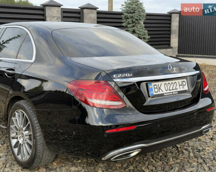 Черный Мерседес Е-Класс, объемом двигателя 2 л и пробегом 197 тыс. км за 29999 $, фото 7 на Automoto.ua