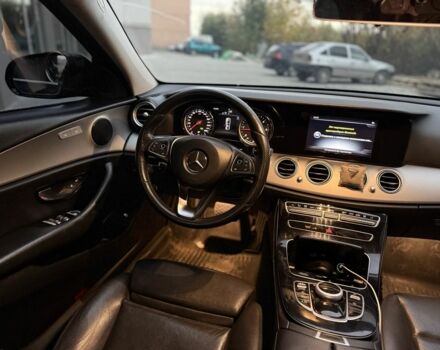 Мерседес Е-Класс 2017 в Ужгороде на Automoto.ua Черный Мерседес Е-Класс, объемом двигателя 2 л и пробегом 300 тыс. км за 16500 $, фото 5 на Automoto.ua