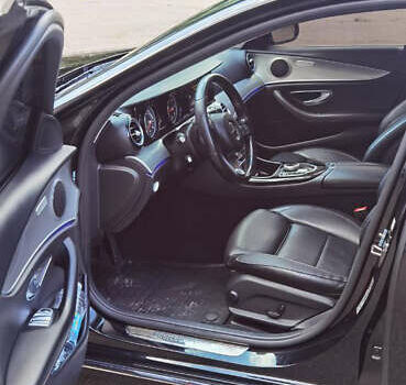 Чорний Мерседес Е-Клас, об'ємом двигуна 2 л та пробігом 220 тис. км за 19999 $, фото 3 на Automoto.ua