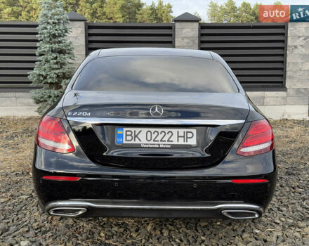 Черный Мерседес Е-Класс, объемом двигателя 2 л и пробегом 197 тыс. км за 29999 $, фото 4 на Automoto.ua