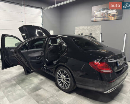 Черный Мерседес Е-Класс, объемом двигателя 2 л и пробегом 197 тыс. км за 29999 $, фото 66 на Automoto.ua