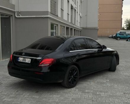Мерседес Е-Класс 2017 в Ужгороде на Automoto.ua Черный Мерседес Е-Класс, объемом двигателя 2 л и пробегом 300 тыс. км за 16500 $, фото 2 на Automoto.ua