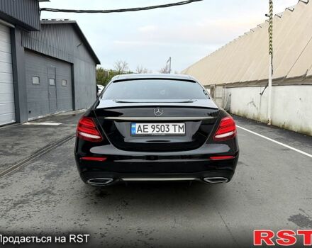 Черный Мерседес Е-Класс, объемом двигателя 2 л и пробегом 117 тыс. км за 33000 $, фото 5 на Automoto.ua