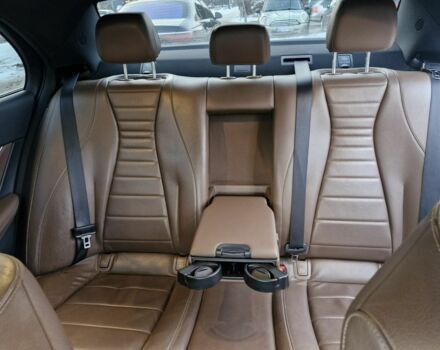 Черный Мерседес Е-Класс, объемом двигателя 2 л и пробегом 365 тыс. км за 22200 $, фото 5 на Automoto.ua