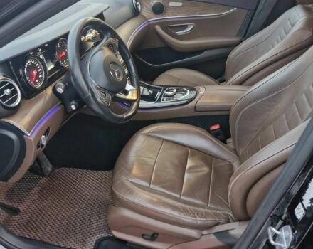 Черный Мерседес Е-Класс, объемом двигателя 2 л и пробегом 365 тыс. км за 22200 $, фото 4 на Automoto.ua