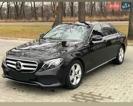 Черный Мерседес Е-Класс, объемом двигателя 1.9 л и пробегом 160 тыс. км за 32000 $, фото 1 на Automoto.ua