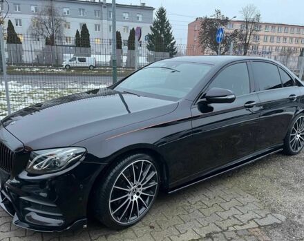 Черный Мерседес Е-Класс, объемом двигателя 0 л и пробегом 128 тыс. км за 25000 $, фото 3 на Automoto.ua