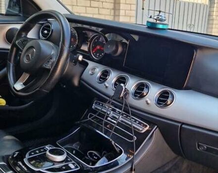 Черный Мерседес Е-Класс, объемом двигателя 1.95 л и пробегом 262 тыс. км за 26000 $, фото 4 на Automoto.ua