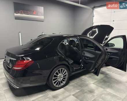 Черный Мерседес Е-Класс, объемом двигателя 2 л и пробегом 197 тыс. км за 29999 $, фото 61 на Automoto.ua