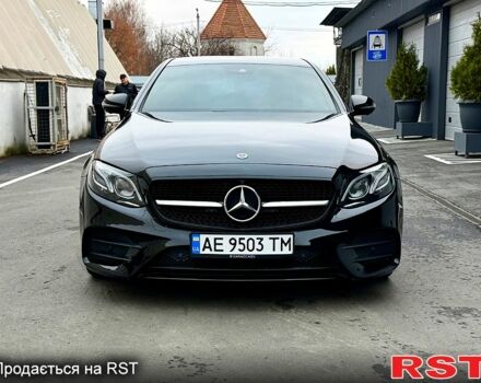 Черный Мерседес Е-Класс, объемом двигателя 2 л и пробегом 117 тыс. км за 33000 $, фото 1 на Automoto.ua